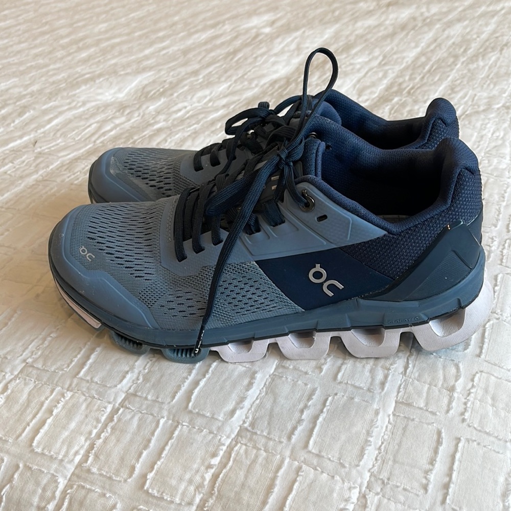 Women’s Cloud On trainers.